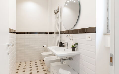 Suite Sinfonia Oro: Pavimentazione, Interior Design, Pavimento, Idraulico Fixture, Bagno, Piastrella, Idraulico, Rubinetto, Lavello, Gabinetto