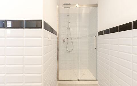 Suite Sinfonia Oro: Pavimentazione, Pavimento, Interior Design, Piastrella, Bagno, Idraulico, Idraulico Fixture, Design