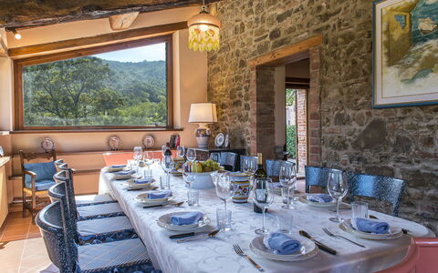 Casa Torrione 14: Mobilia, Tavolo, Interior Design, Tavola, Casa, Sala Da Pranzo, Sedia, Cucina & Sala Da Pranzo Tavolo, Stemware, Tovaglia