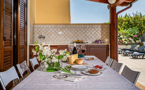 Villa delle Sirene 6: Mobilia, Interior Design, Legna, Tavolo, Sedia, Cucina & Sala Da Pranzo Tavolo, Pavimentazione, Pavimento, Casa, Sala Da Pranzo