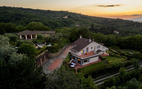 Villa Ninfeo 10+4: Paesaggio, Casa, Zona Residenziale, Area Rurale, Tetto, Villetta, Estate, Sobborgo, Villaggio, Agriturismo