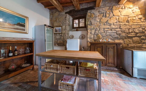 Borgo Colle Ridente 13: Mobilia, Interior Design, Pavimentazione, Legna, Cucina, Pavimento, Soffitto, Tavolo, Illuminazione, Cabinetry