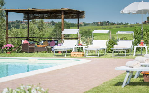 Poggio Vistabella 10: Piscina, Mobili Da Esterno, Ricorrere, Mobilia, Giardino, Lettino, Prato, Shade, Eco Hotel, Backyard