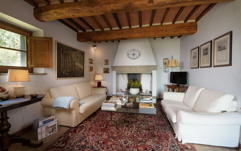 Le Volpaie 6+1: Mobilia, Parete, Interior Design, Pavimentazione, Divano, Soggiorno, Casa, Cornice, Casa, Tavolo