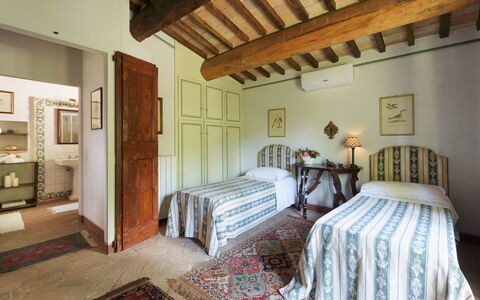 Le Volpaie 6+1: Mobilia, Letto, Parete, Camera Da Letto, Interior Design, Bedding, Pavimentazione, Lenzuolo, Casa, Telaio Del Letto