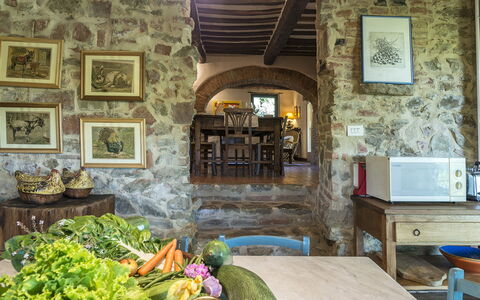 Campodalto 8: Mobilia, Parete, Tavolo, Cucina & Sala Da Pranzo Tavolo, Sedia, Interior Design, Ristorante, Sala Da Pranzo, Muro ​​Di Pietra, Soffitto