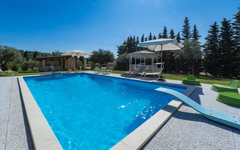 Il Podere di Fi 8: Piscina, Blu, Ricorrere, Tempo Libero, Materiale Composito, Shade, Giardino, Eco Hotel, Landscaping, Mobili Da Esterno