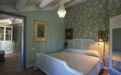 Il Podere di Fi 8: Mobilia, Parete, Interior Design, Camera Da Letto, Letto, Soffitto, Camera, Pavimentazione, Illuminazione, Biancheria