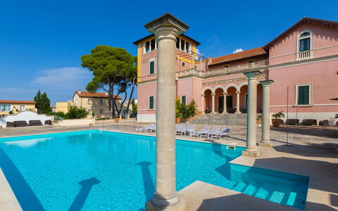 Villa Capozza 18+2: Facciata, Estate, Piscina, Hacienda, Dimora, Villa, Hotel, Balcone, Ricorrere