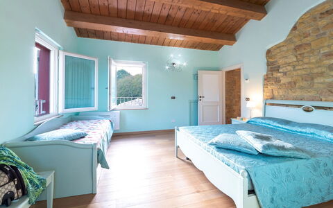 Cascina Marianna 12+4: Mobilia, Interior Design, Camera Da Letto, Soffitto, Pavimento, Letto, Pavimentazione, Casa, Camera, Biancheria
