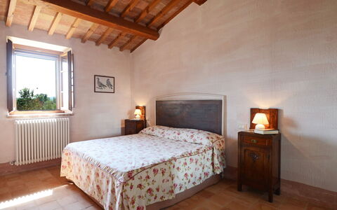 Podere Pomasciano 10: Parete, Letto, Camera Da Letto, Mobilia, Lenzuolo, Bedding, Telaio Del Letto, Cornice, Camera, Interior Design