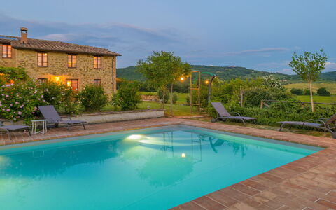 Podere Pomasciano 10: Piscina, Agriturismo, Estate, Eco Hotel, Villa, Hacienda, Ricorrere, Landscaping, Backyard, Giochi D'Acqua