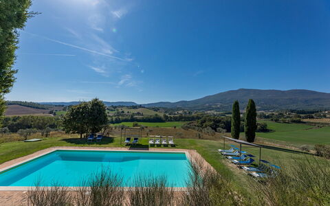 Il Poderuccio 17: Blu, Piscina, Estate, Agriturismo, Prato, Landscaping, Hacienda, Villa, Cortile, Eco Hotel