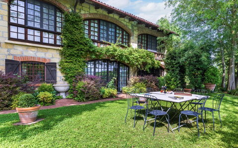 Il Roseto 10: Arbusto, Giardino, Estate, Cortile, Shade, Prato, Landscaping, Hacienda, Agriturismo, Villa