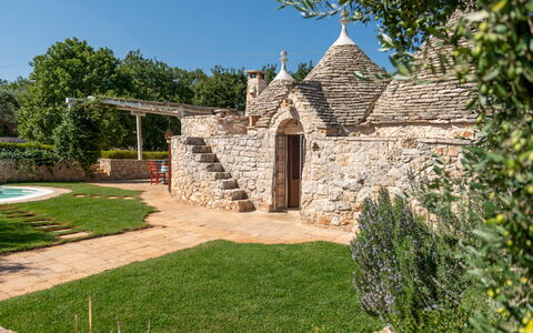 Trulli Littoria 4: Giardino, Landscaping, Prato, Cortile, Backyard, Flagstone, Hacienda, Cupola, Villa, Cupola