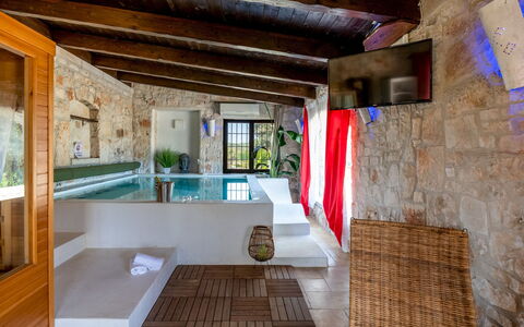 Trulli Littoria 4: Mobilia, Parete, Pavimentazione, Piscina, Interior Design, Pavimento, Ricorrere, Architettura, Illuminazione, Sedia