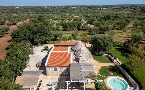 Trulli Littoria 4: Estate, Hacienda, Giardino, Landscaping, Agriturismo, Flagstone, Backyard, Cortile, Villa, Piscina