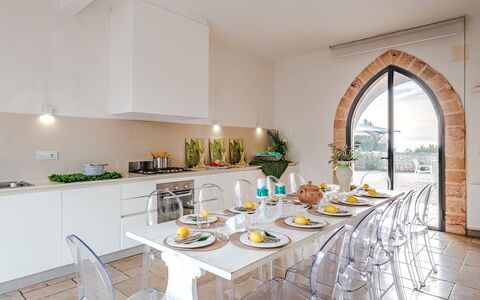 Villa Manco 12: Mobilia, Interior Design, Tavolo, Sedia, Cucina & Sala Da Pranzo Tavolo, Soffitto, Sala Da Pranzo, Ristorante, Pianta Della Casa, Lampada