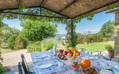 La Torretta 10: Arbusto, Giardino, Mobilia, Mobili Da Esterno, Tavolo Esterno, Eco Hotel, Backyard, Cortile, Villetta, Landscaping