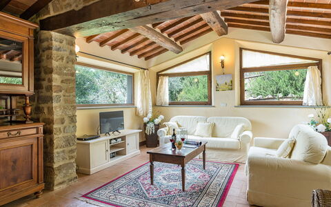 La Torretta 10: Mobilia, Interior Design, Divano, Soffitto, Casa, Pavimentazione, Soggiorno, Pavimento, Camera