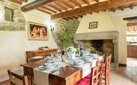 La Torretta 10: Mobilia, Parete, Tavolo, Interior Design, Cucina & Sala Da Pranzo Tavolo, Pavimentazione, Casa, Casa, Sedia, Sala Da Pranzo