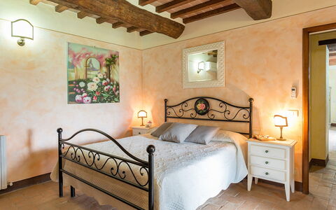 La Torretta 10: Mobilia, Interior Design, Letto, Camera Da Letto, Pavimento, Pavimentazione, Camera, Telaio Del Letto, Bedding, Lenzuolo