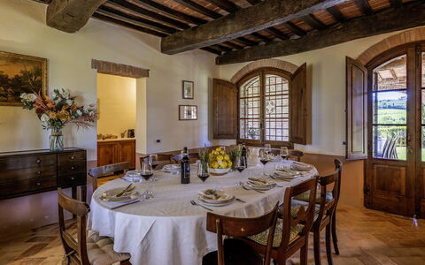 Casale dei 12: Mobilia, Legna, Interior Design, Tavolo, Cucina & Sala Da Pranzo Tavolo, Sedia, Sala Da Pranzo, Pavimentazione, Camera, Soffitto