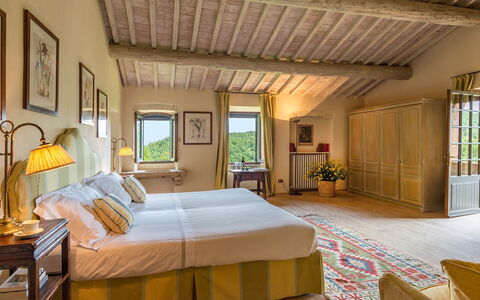 Monticchia 10: Casa, Casa, Mobilia, Telaio Del Letto, Camera Da Letto, Hotel, Villa, Ricorrere, Letto, Estate