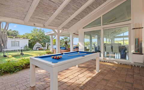 Villa Ambra 10: Pavimentazione, Pavimento, Mobilia, Soffitto, Interior Design, Ricorrere, Piscina, Sedia, Shade, Mobili Da Esterno