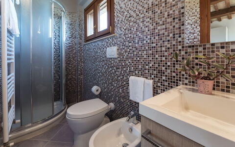 Borgo da Monte 8: Bagno, Idraulico Fixture, Interior Design, Pavimentazione, Parete, Pavimento, Lavello, Lavandino Del Bagno, Rubinetto, Gabinetto