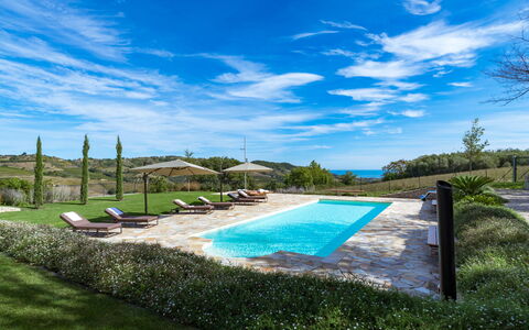 Borgo da Monte 8: Blu, Lotto, Landscaping, Giardino, Passerella, Piscina, Eco Hotel, Mobili Da Esterno, Piantagione