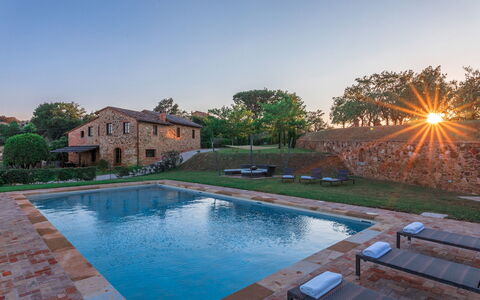 Bossoncina 8+1: Blu, Piscina, Architettura, Estate, Agriturismo, Hacienda, Villa, Dimora, Landscaping, Giochi D'Acqua