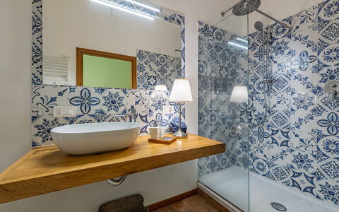 Casale le Conce 6: Pavimentazione, Idraulico Fixture, Bagno, Interior Design, Pavimento, Piastrella, Idraulico, Rubinetto, Lavandino Del Bagno, Lavello