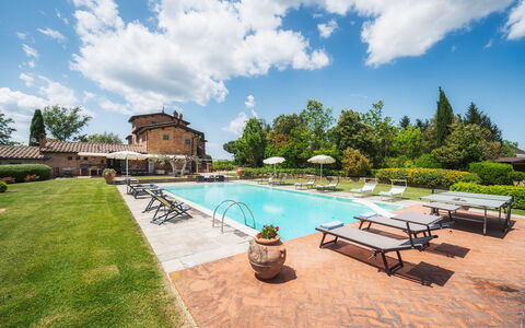 Casale dei Girasoli 14: Piscina, Estate, Ricorrere, Hacienda, Mobili Da Esterno, Villa, Ombrello, Eco Hotel, Dimora, Landscaping