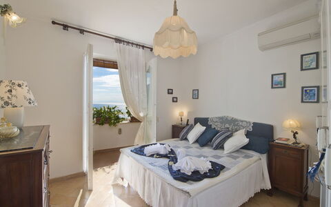 Casa Noemi 4+2: Mobilia, Interior Design, Camera Da Letto, Pavimento, Tessile, Biancheria, Pavimentazione, Letto, Camera, Tavolo