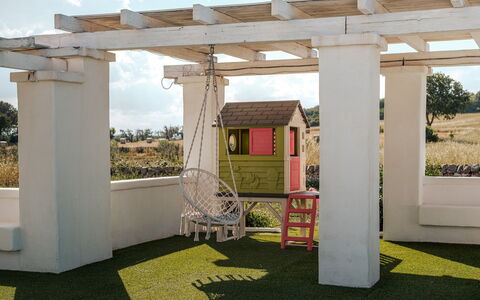 White Stone House 6+1: Colonna, Giardino, Pergola, Mobili Da Esterno, Struttura Esterna, Landscaping, Shade, Prato, Backyard, Sedia