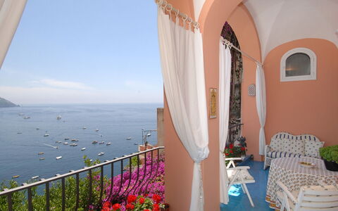 Casa Maria 6+2: Vaso Di Fiori, Balcone, Pianta Della Casa, Sedia, Disegno Floreale, Fiorai, Vaso