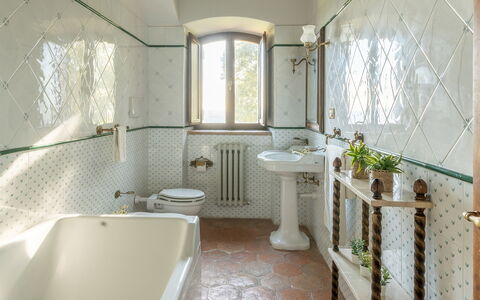 Vista del Lago 12: Interior Design, Idraulico Fixture, Rubinetto, Piastrella, Idraulico, Bagno, Lampada, Lavello, Lavandino Del Bagno, Pianta Della Casa
