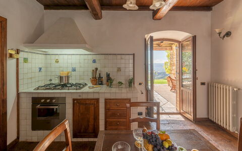 Vista del Lago 12: Parete, Pavimentazione, Mobilia, Interior Design, Casa, Porta, Sedia, Color Legno, Latifoglie, Cucina