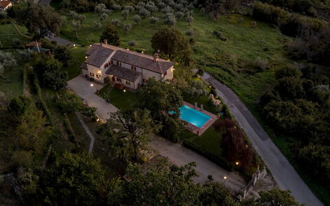 Vista del Lago 12: Piscina, Zona Residenziale, Estate, Ricorrere, Architettura, Casa, Casa, Insediamento Umano, Dimora, Agriturismo