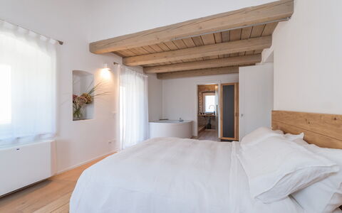 Dimora Montefiore 11: Parete, Camera Da Letto, Interior Design, Legna, Pavimentazione, Letto, Pavimento, Soffitto, Casa, Mobilia