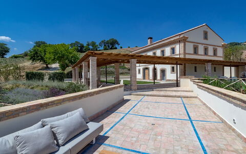 Dimora Montefiore 11: Estate, Villa, Hacienda, Balcone, Dimora, Agriturismo, Cortile