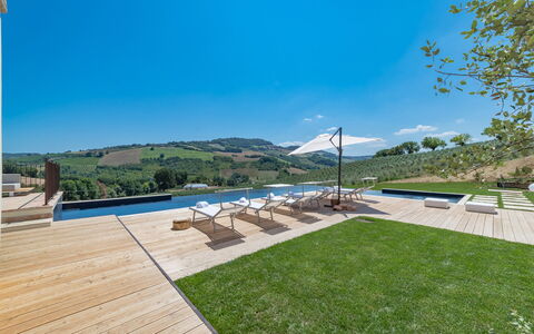 Dimora Montefiore 11: Collina, Piscina, Catena Montuosa, Valle, Landscaping, Pavimento In Legno, Cresta, Eco Hotel, Deck