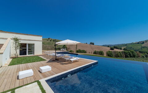 Dimora Montefiore 11: Piscina, Estate, Villa, Agriturismo