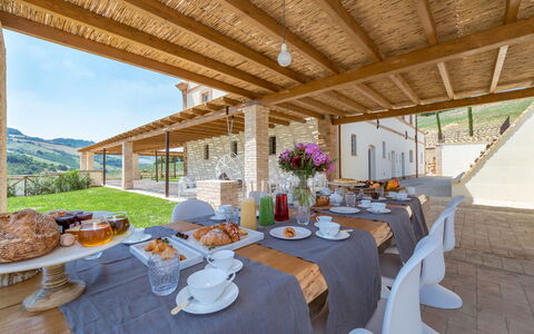 Dimora Montefiore 11: Mobilia, Sedia, Cucina & Sala Da Pranzo Tavolo, Eco Hotel, Ricorrere, Villa, Agriturismo, Hotel, Piscina