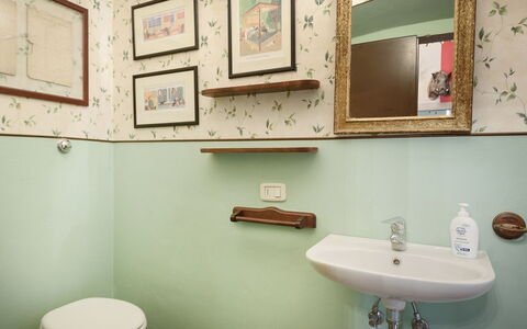 Poggerello 10: Parete, Interior Design, Lavandino Del Bagno, Idraulico Fixture, Idraulico, Bagno, Rubinetto, Camera, Lavello, Cornice