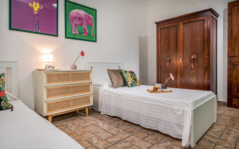 Il Giardino dei Limoni 8: Mobilia, Letto, Interior Design, Camera Da Letto, Parete, Pavimentazione, Pavimento, Legna, Bedding, Lenzuolo