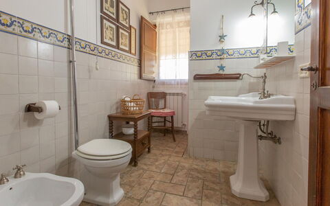 Il Giardino dei Limoni 8: Pavimentazione, Interior Design, Pavimento, Idraulico Fixture, Piastrella, Toilet Seat, Lavello, Gabinetto, Bagno, Modanatura