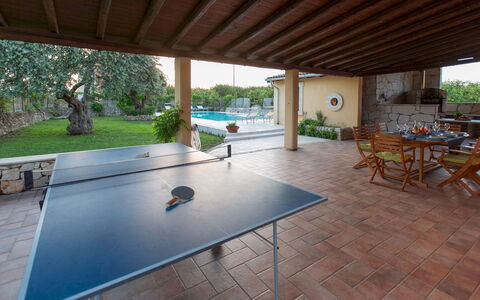 Il Giardino dei Limoni 8: Mobilia, Pavimentazione, Pavimento, Piscina, Ricorrere, Tavolo, Interior Design, Sedia, Shade, Piastrella