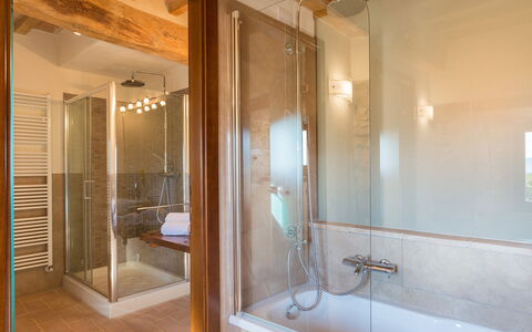 Santa Illuminata 12: Bagno, Pavimentazione, Idraulico Fixture, Interior Design, Pavimento, Legna, Soffitto, Rubinetto, Idraulico, Illuminazione